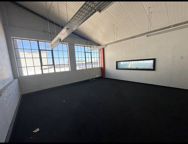 5,007M² WAREHOUSE FOR SALE IN PAARDEN EILAND